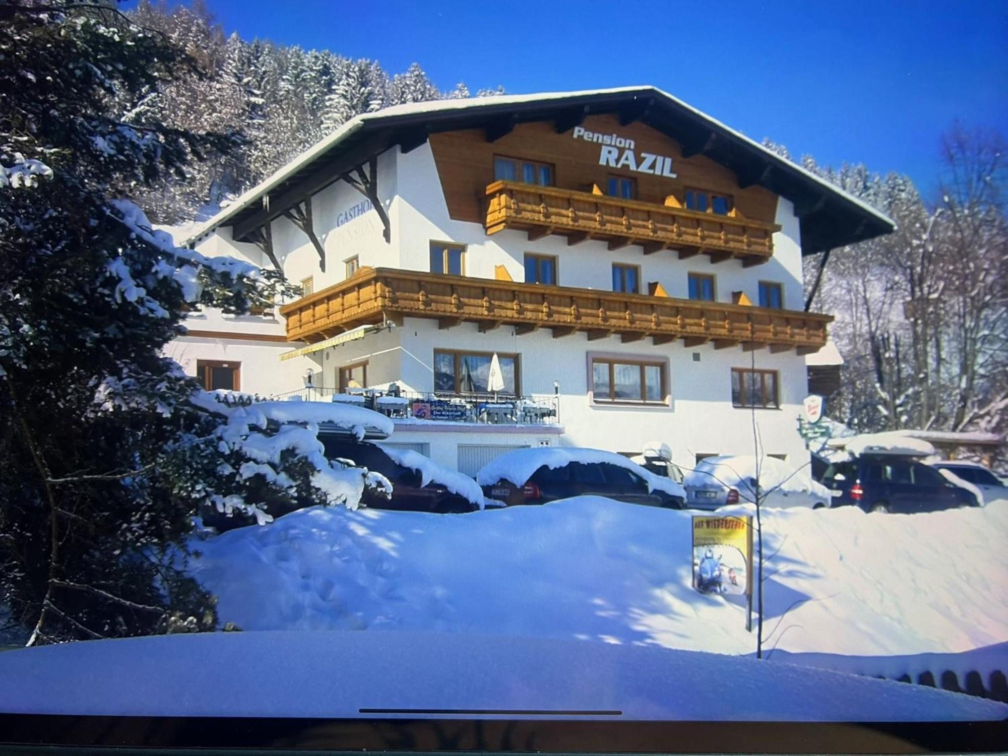 Pension Razil Ladis Bagian luar foto